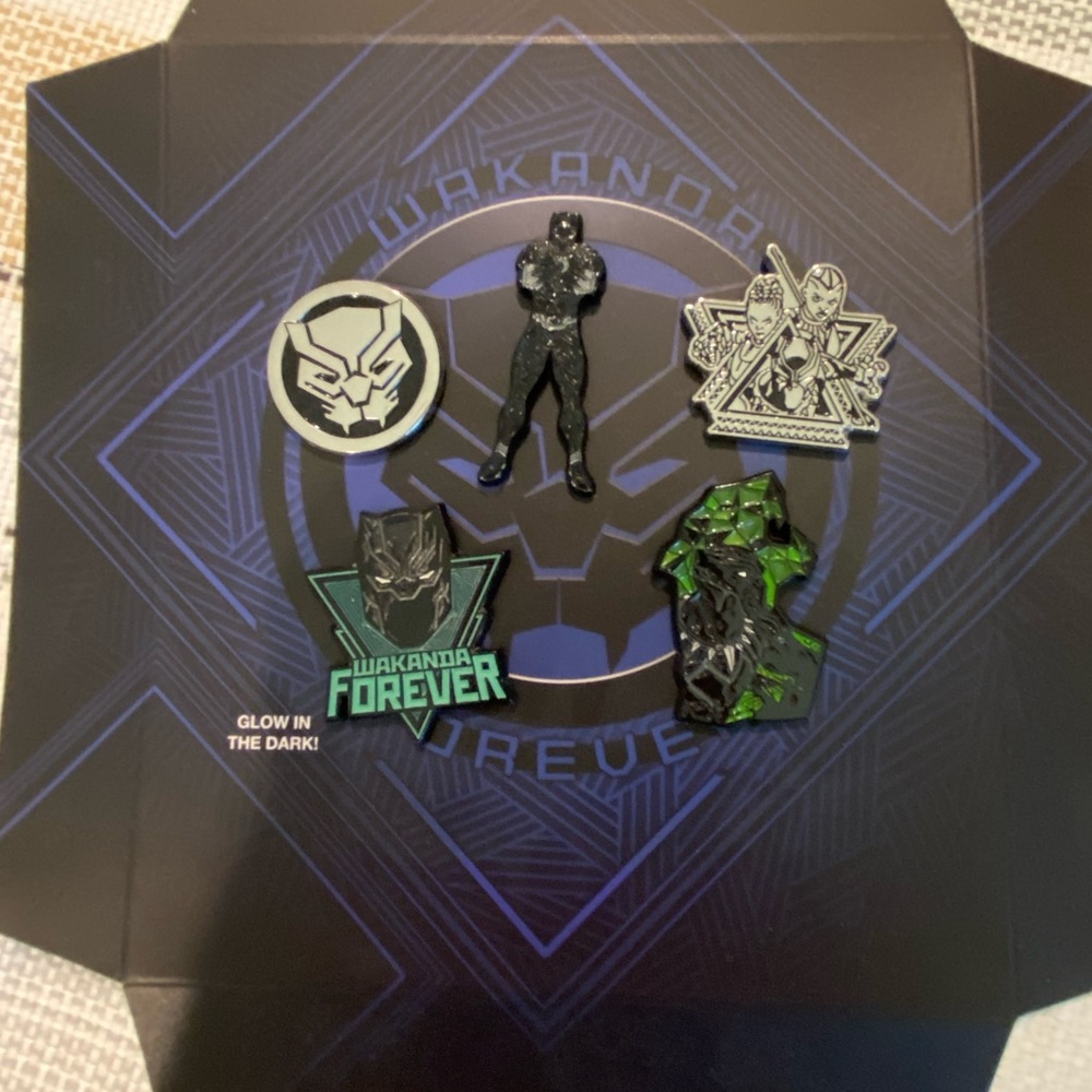 Set of 5 pins from Black Panther Marvel